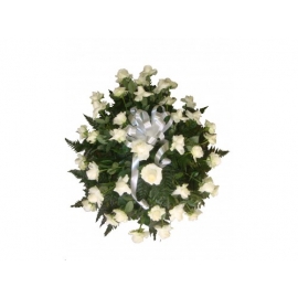 coroa c/ rosas brancas
